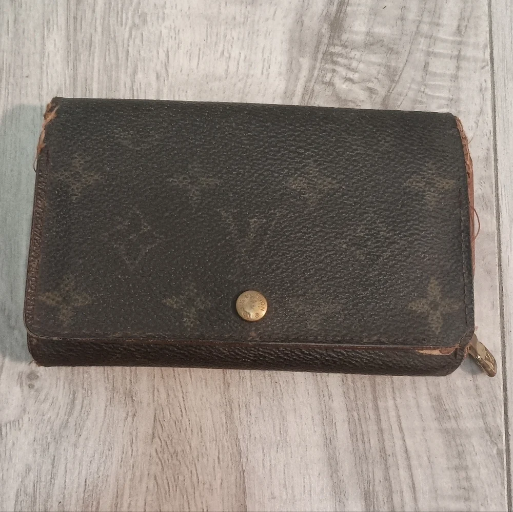 Louis Vuitton LV Portefeuille Tresor Bifold Wallet Medium Monogram Brown Purse